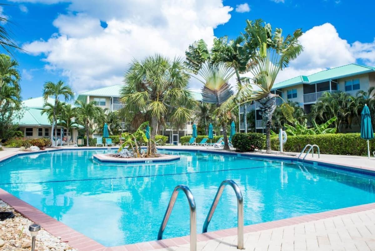 Beach Living At Plantation Village Blgs George Town Eksteriør bilde