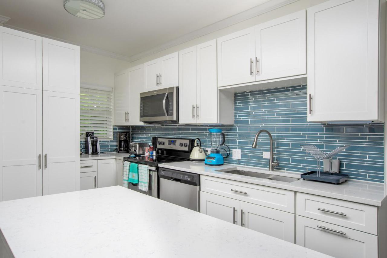 Beach Living At Plantation Village Blgs George Town Eksteriør bilde